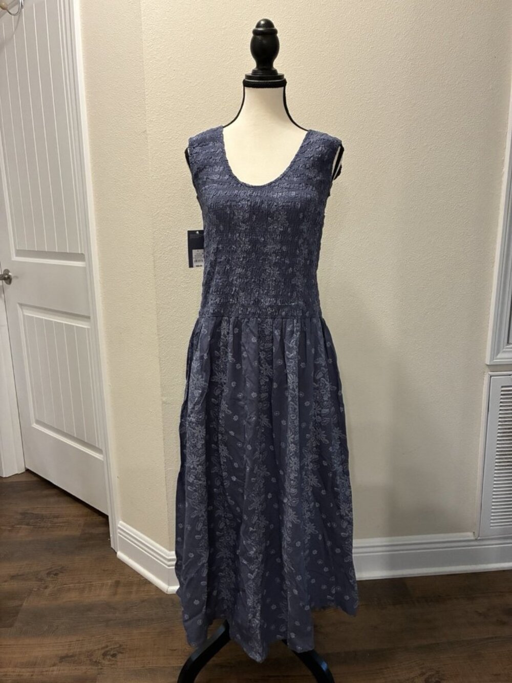 Universal Threads Smocked Midi Blue Floral Dress Size Large